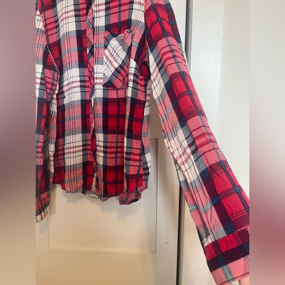 Hi, selling this tremendous Button Down Shirt for women in size S. - Picture 5 of 9